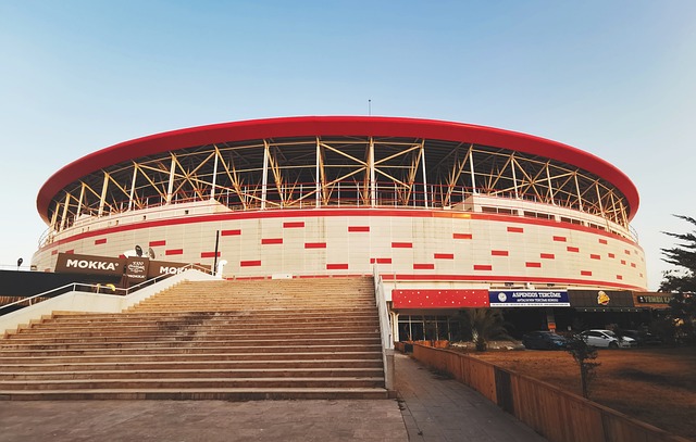 員的表現而 員的表現而